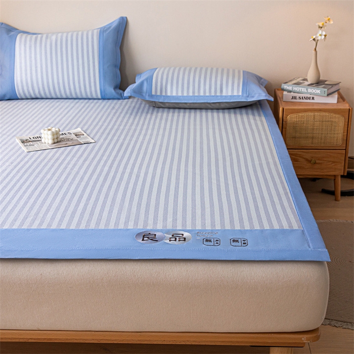 91家纺网 家纺一手货源 找家纺 启程 2024新款600D数码印花凉感冰藤席系列 蓝竖条-冰藤席