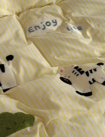 91家纺网 家纺一手货源 找家纺 洋铭区（原狠狠爱） 2024新款色织水洗棉毛巾绣四件套 小斑马