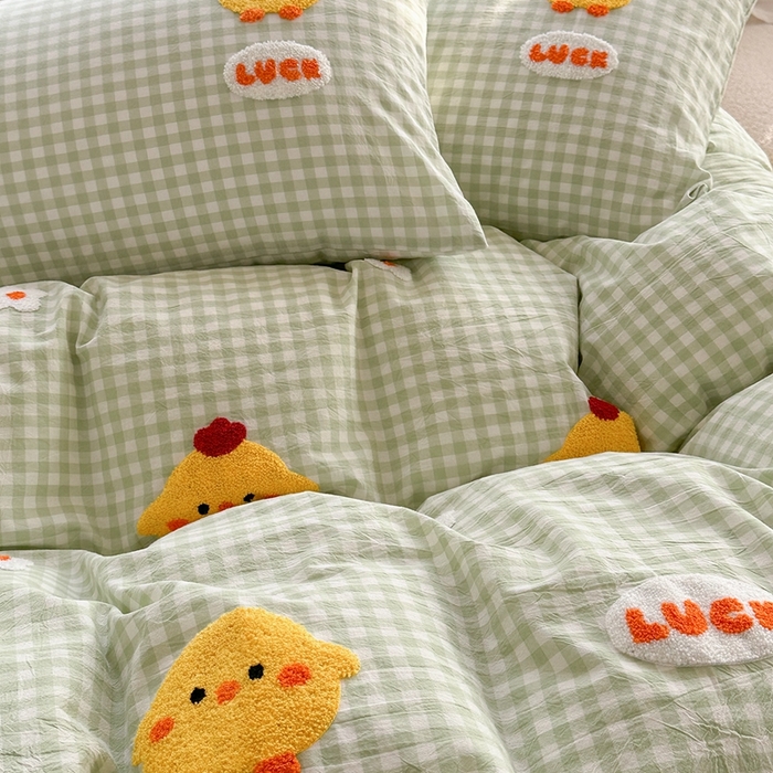 91家纺网 家纺一手货源 找家纺 洋铭区（原狠狠爱） 2024新款色织水洗棉毛巾绣四件套 小萌丫