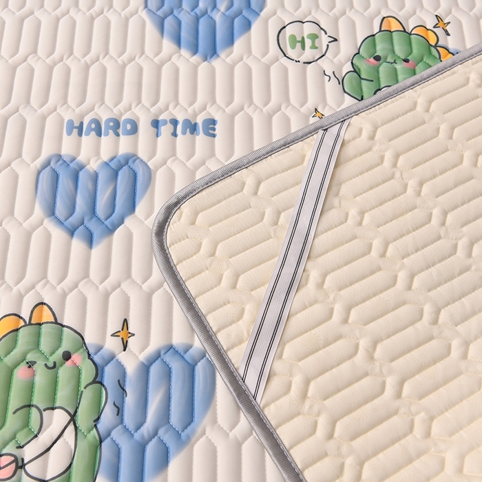 91家纺网 家纺一手货源 找家纺 昊川2024新款专版印花0.5厚度乳胶凉席 爱心恐龙