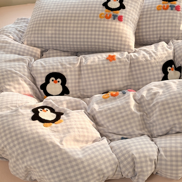 91家纺网 家纺一手货源 找家纺 洋铭区（原狠狠爱） 2024新款色织水洗棉毛巾绣四件套 星星企鹅