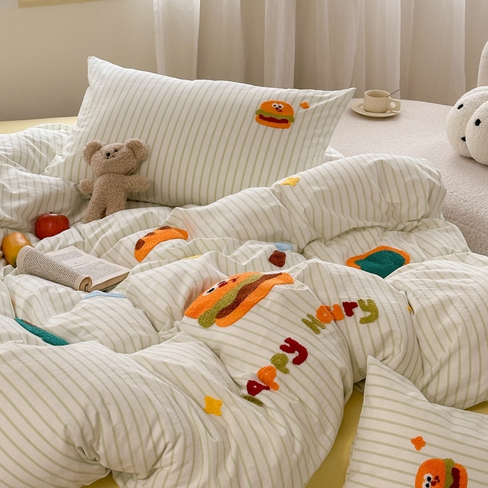 91家纺网 家纺一手货源 找家纺 洋铭区（原狠狠爱） 2024新款色织水洗棉毛巾绣四件套 可爱堡