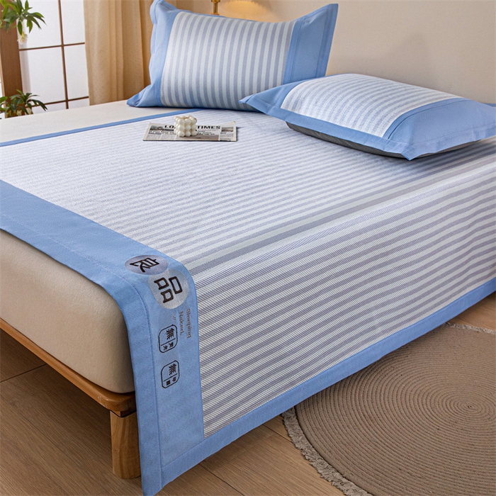 91家纺网 家纺一手货源 找家纺 启程 2024新款600D数码印花凉感冰藤席系列 蓝竖条-冰藤席