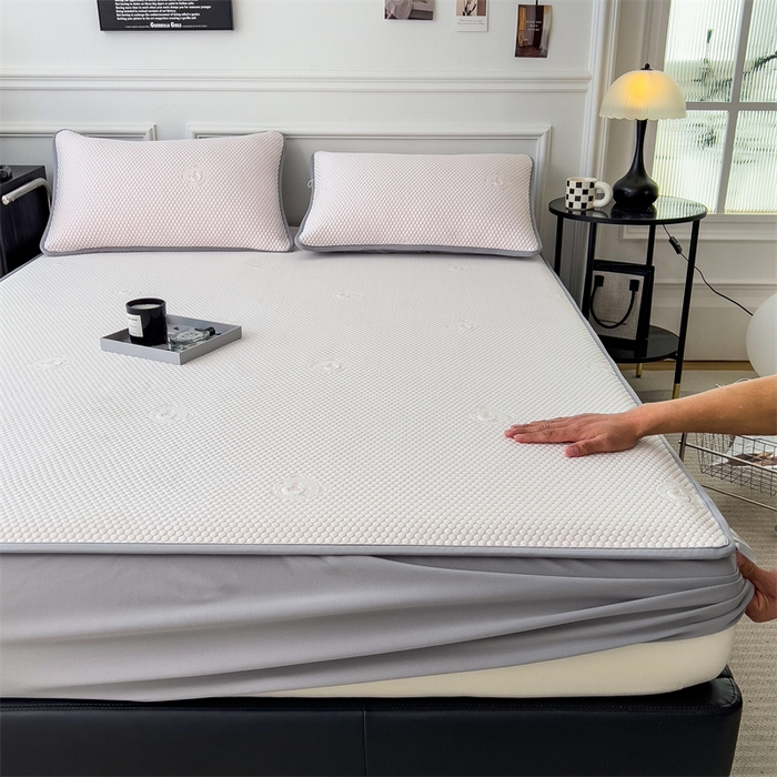 91家纺网 家纺一手货源 找家纺 鑫姿席业 2025新款抗菌凉豆豆提花床笠款凉席-小熊系列  冰豆豆熊猫系列-床笠款 蜜桃粉