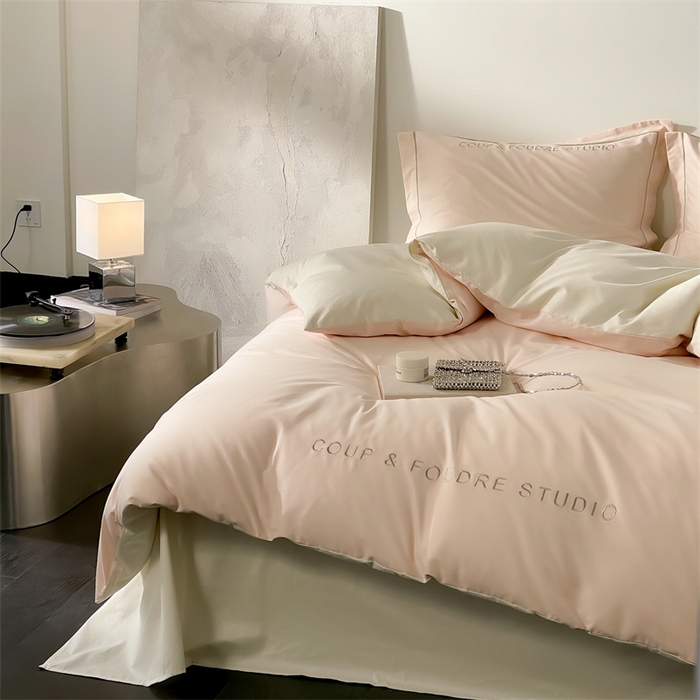 91家纺网 家纺一手货源 找家纺 荣轩家居 2024新款全棉字母一字绣古里系列四件套 古里-午后奶茶