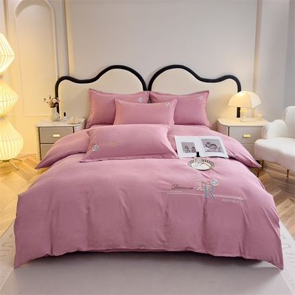 91家纺网 家纺一手货源 找家纺 逸林家纺《原希尔顿逸林》 2024新款斜纹磨毛四件套水洗斜纹棉蛋白棉绣花四件套-梦想系列 梦想-豆沙粉