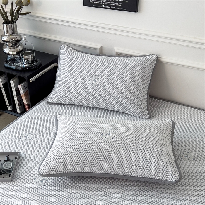 91家纺网 家纺一手货源 找家纺 鑫姿席业 2025新款抗菌凉豆豆提花床笠款凉席-小熊系列  冰豆豆熊猫系列-床笠款 星空蓝