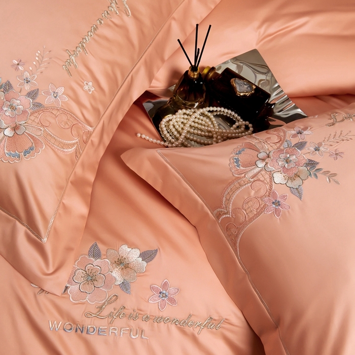 91家纺网 家纺一手货源 找家纺 U品汇 2024新款120支60s双股贡缎长绒棉重工刺绣花纯棉全棉四件套 花澜韵-西柚色