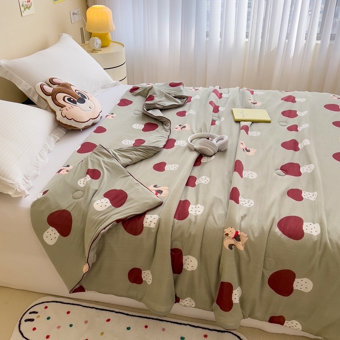 91家纺网 家纺一手货源 找家纺 米菲 2024新款A类凉感丝印花夏被夏凉被被芯 蘑菇松鼠