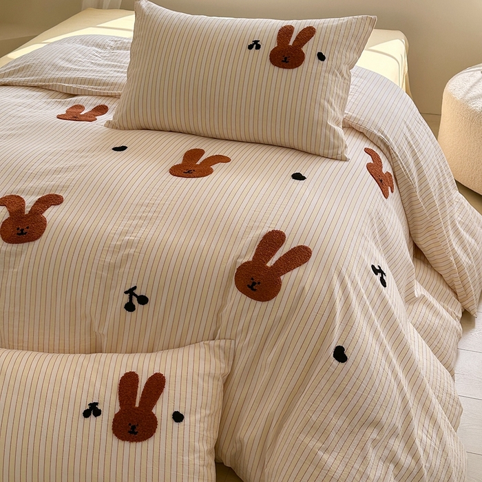 91家纺网 家纺一手货源 找家纺 洋铭区（原狠狠爱） 2024新款色织水洗棉毛巾绣四件套 咖啡兔