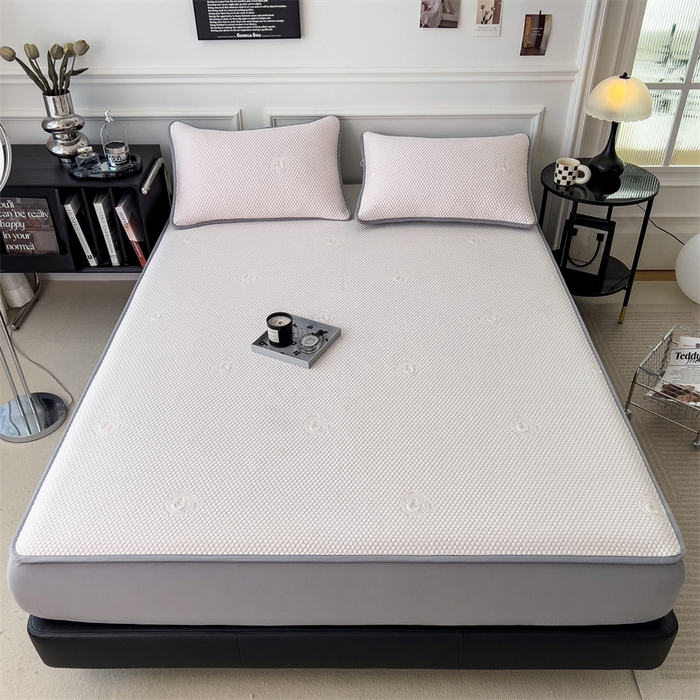 91家纺网 家纺一手货源 找家纺 鑫姿席业 2025新款抗菌凉豆豆提花床笠款凉席-小熊系列  冰豆豆熊猫系列-床笠款 蜜桃粉