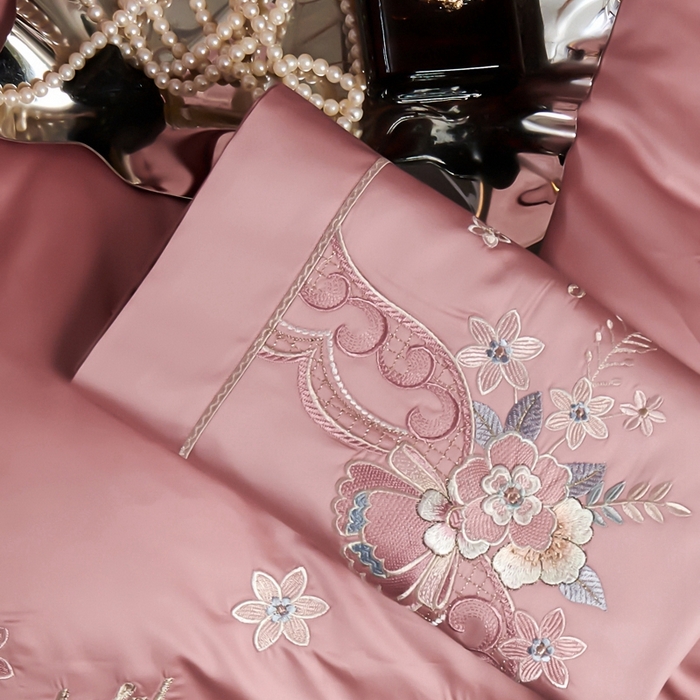 91家纺网 家纺一手货源 找家纺 U品汇 2024新款120支60s双股贡缎长绒棉重工刺绣花纯棉全棉四件套 花澜韵 -豆沙