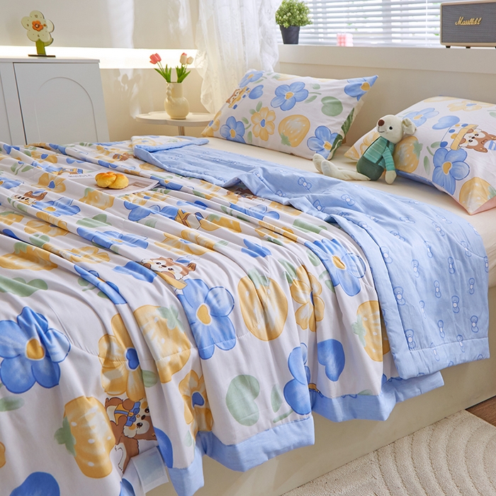 91家纺网 家纺一手货源 找家纺 金柚子2024新款全棉印花夏凉被 俏皮松鼠-蓝