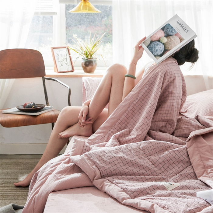 91家纺网 家纺一手货源 找家纺 北欧良品 水洗棉夏被四件套水洗棉空调被夏凉被无印良品-小粉格