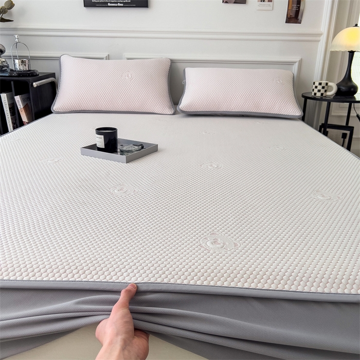 91家纺网 家纺一手货源 找家纺 鑫姿席业 2025新款抗菌凉豆豆提花床笠款凉席-小熊系列  冰豆豆熊猫系列-床笠款 蜜桃粉