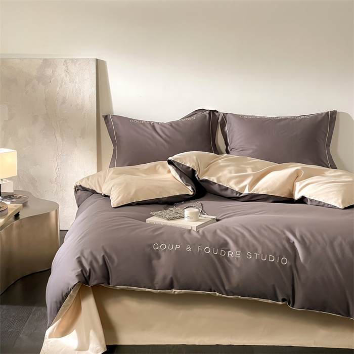 91家纺网 家纺一手货源 找家纺 荣轩家居 2024新款全棉字母一字绣古里系列四件套 古里-摩卡