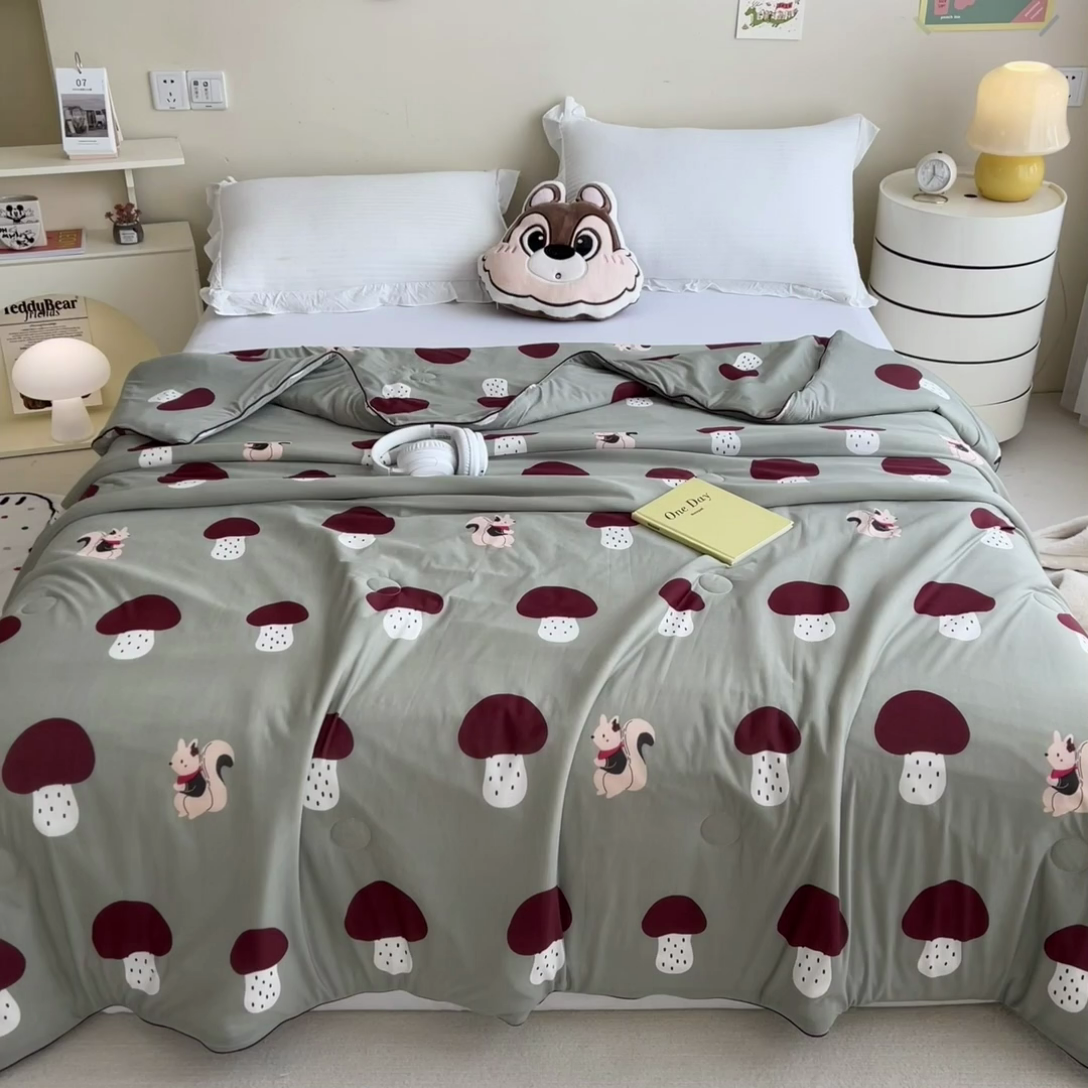 91家纺网 家纺一手货源 找家纺 米菲 2024新款A类凉感丝印花夏被夏凉被被芯 蘑菇松鼠