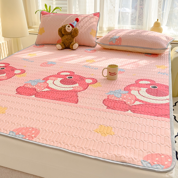 91家纺网 家纺一手货源 找家纺 伊人坊 2024新款A类凉感丝乳胶凉席三件套 草莓熊