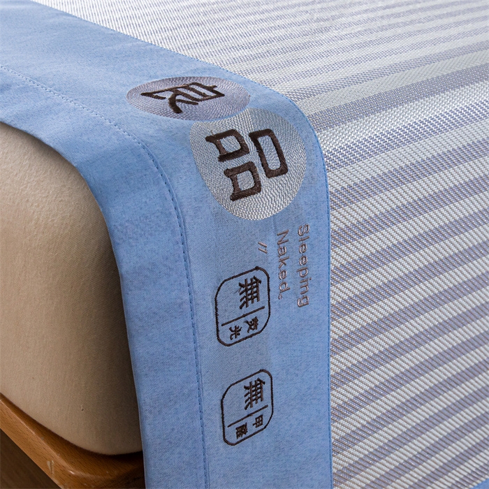91家纺网 家纺一手货源 找家纺 启程 2024新款600D数码印花凉感冰藤席系列 蓝竖条-冰藤席