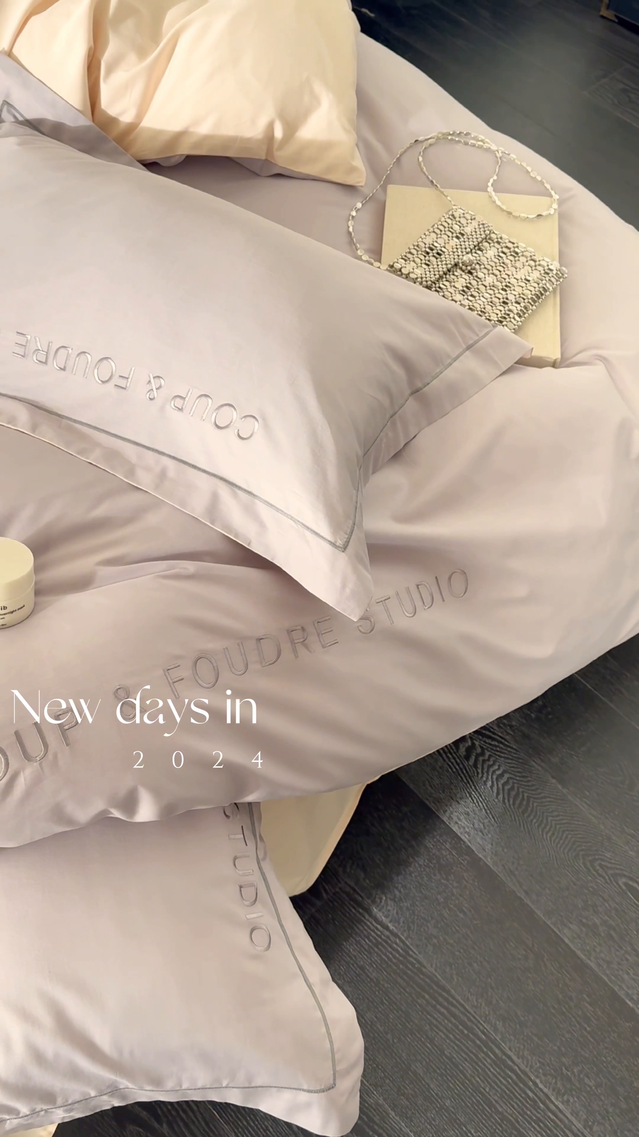 91家纺网 家纺一手货源 找家纺 荣轩家居 2024新款全棉字母一字绣古里系列四件套 古里-可芮朵