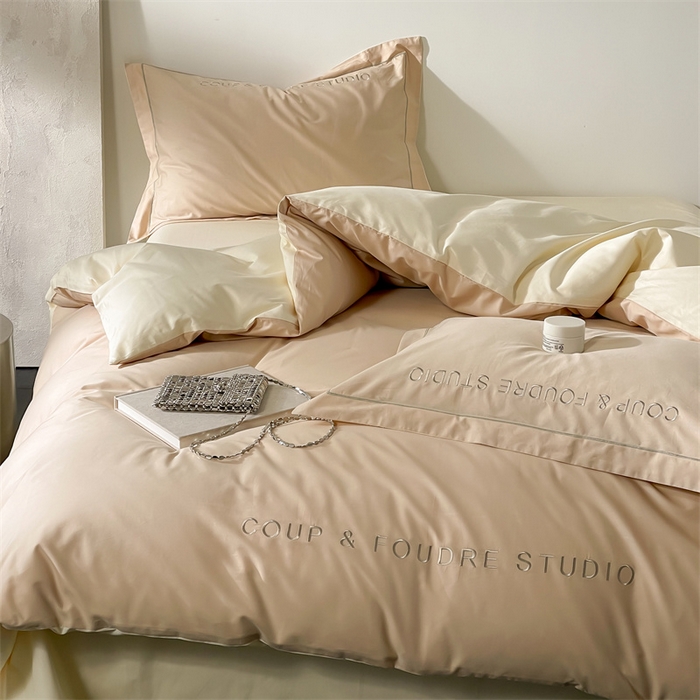 91家纺网 家纺一手货源 找家纺 荣轩家居 2024新款全棉字母一字绣古里系列四件套 古里-拿铁