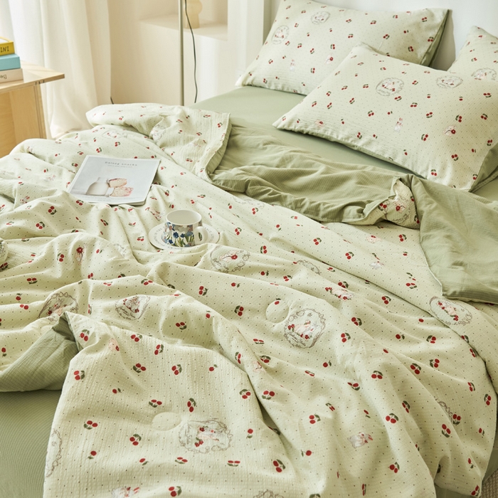 91家纺网 家纺一手货源 找家纺 畅销被业 2024新款A类泡芙棉印花夏被 樱桃小兔