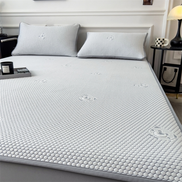 91家纺网 家纺一手货源 找家纺 鑫姿席业 2025新款抗菌凉豆豆提花床笠款凉席-小熊系列  冰豆豆熊猫系列-床笠款 星空蓝