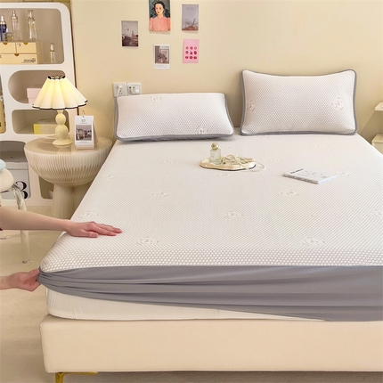 91家纺网 家纺一手货源 找家纺 （总）2025新款丝幔家纺冰豆豆提花床笠三件套