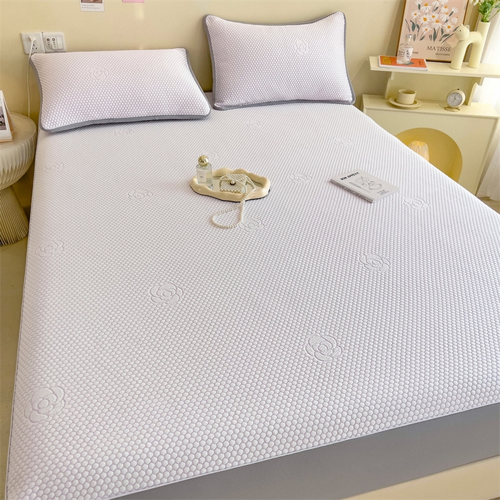 91家纺网 家纺一手货源 找家纺 2025新款丝幔家纺冰豆豆提花床笠三件套 冰豆豆床笠山茶花紫