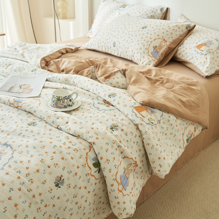 91家纺网 家纺一手货源 找家纺 畅销被业 2024新款A类泡芙棉印花夏被 花园小兔