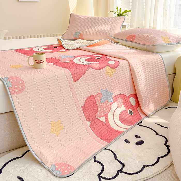 91家纺网 家纺一手货源 找家纺 伊人坊 2024新款A类凉感丝乳胶凉席三件套 草莓熊