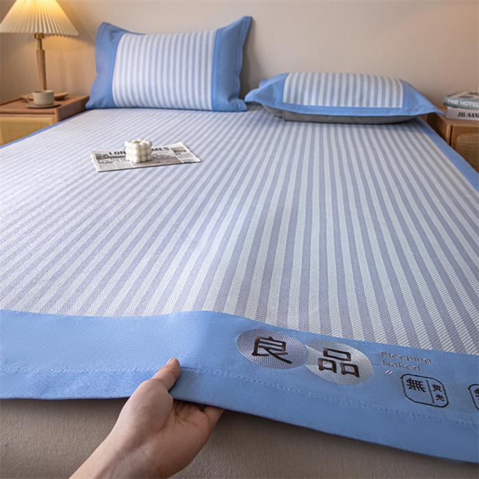 91家纺网 家纺一手货源 找家纺 启程 2024新款600D数码印花凉感冰藤席系列 蓝竖条-冰藤席