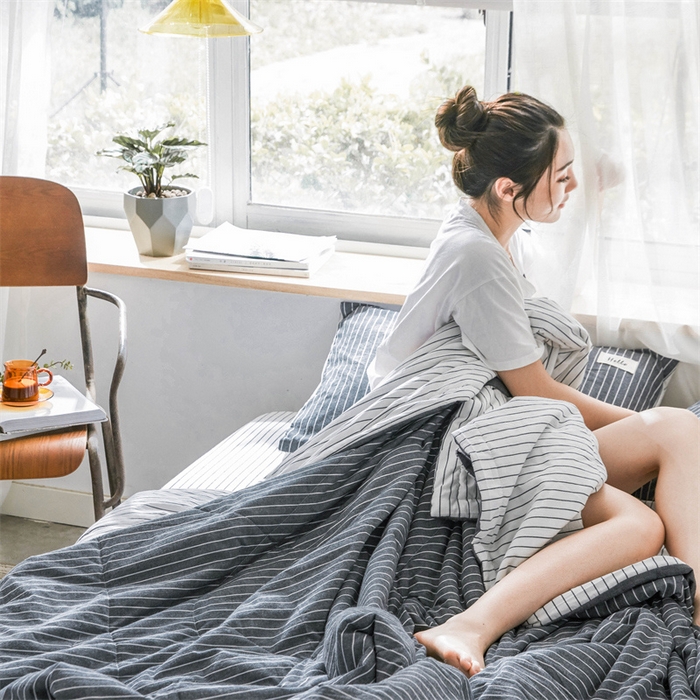 91家纺网 家纺一手货源 找家纺 北欧良品 水洗棉夏被四件套水洗棉空调被夏凉被无印良品-灰白细条双拼