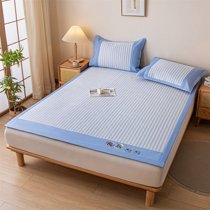 91家纺网 家纺一手货源 找家纺 启程 2024新款600D数码印花凉感冰藤席系列 蓝竖条-冰藤席