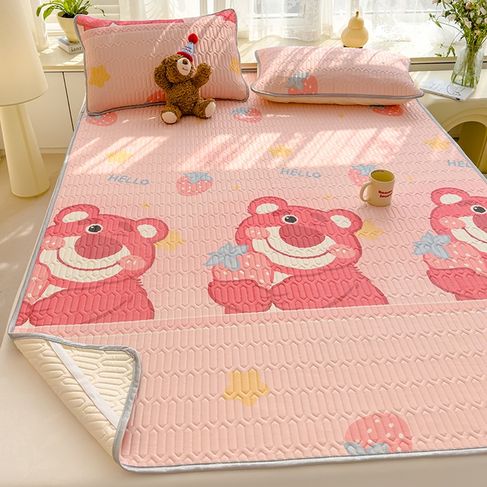 91家纺网 家纺一手货源 找家纺 伊人坊 2024新款A类凉感丝乳胶凉席三件套 草莓熊