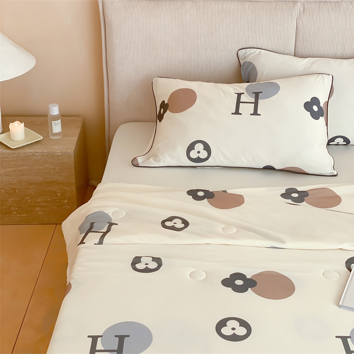 91家纺网 家纺一手货源 找家纺 头等舱 2025新款针织棉凉感氨纶A类印华大豆抗菌夏被 时尚