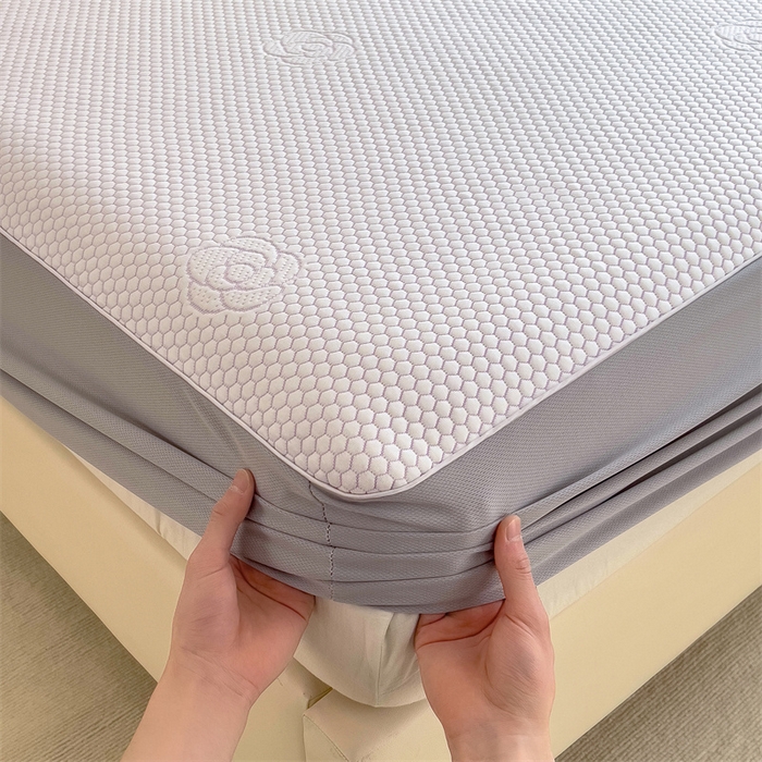 91家纺网 家纺一手货源 找家纺 2025新款丝幔家纺冰豆豆提花床笠三件套 冰豆豆床笠山茶花紫