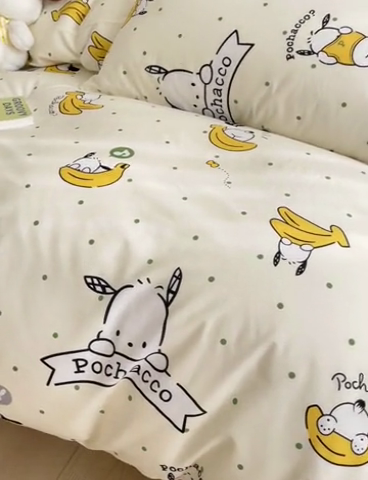 91家纺网 家纺一手货源 找家纺 博雅 2024新款全棉三丽鸥卡通四件套-AA版帕恰狗 香蕉帕恰狗