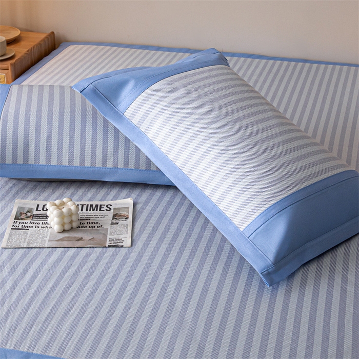 91家纺网 家纺一手货源 找家纺 启程 2024新款600D数码印花凉感冰藤席系列 蓝竖条-冰藤席