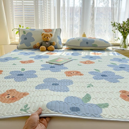 91家纺网 家纺一手货源 找家纺 伊人坊 2024新款A类凉感丝乳胶凉席三件套 花园小熊