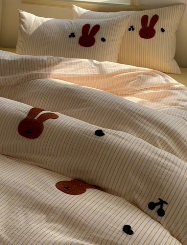 91家纺网 家纺一手货源 找家纺 洋铭区（原狠狠爱） 2024新款色织水洗棉毛巾绣四件套 咖啡兔