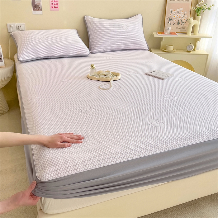 91家纺网 家纺一手货源 找家纺 2025新款丝幔家纺冰豆豆提花床笠三件套 冰豆豆床笠山茶花紫