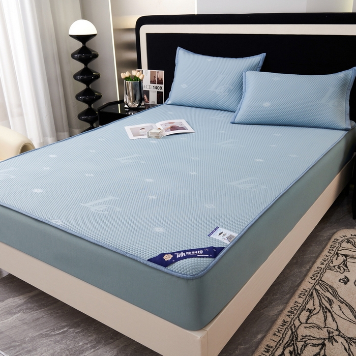 91家纺网 家纺一手货源 找家纺 yyds 2024新款凉感丝凉感席冰感席冰感丝刺绣凉席三件套凉席竹席蚊帐空调席学生席 床笠款 字母-蓝