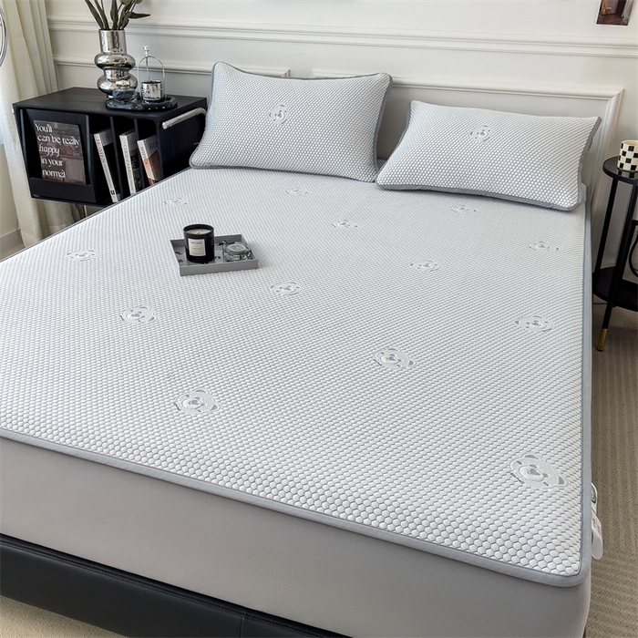 91家纺网 家纺一手货源 找家纺 鑫姿席业 2025新款抗菌凉豆豆提花床笠款凉席-小熊系列  冰豆豆熊猫系列-床笠款 星空蓝