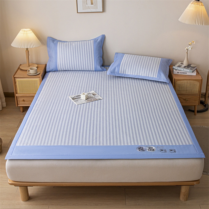 91家纺网 家纺一手货源 找家纺 启程 2024新款600D数码印花凉感冰藤席系列 蓝竖条-冰藤席