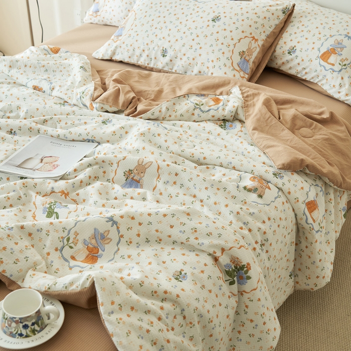 91家纺网 家纺一手货源 找家纺 畅销被业 2024新款A类泡芙棉印花夏被 花园小兔