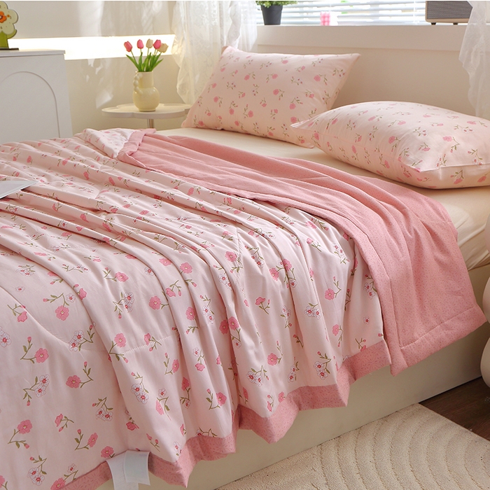 91家纺网 家纺一手货源 找家纺 金柚子2024新款全棉印花夏凉被 春意悠悠-粉