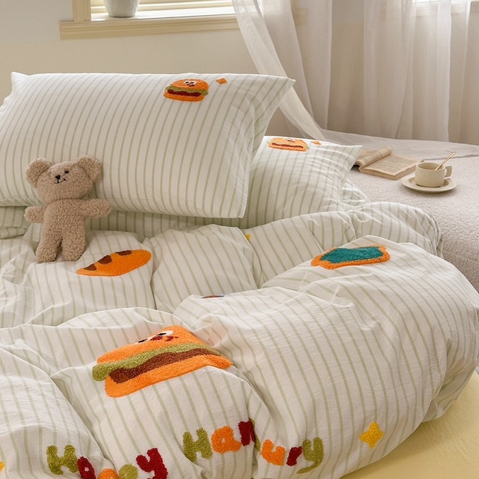 91家纺网 家纺一手货源 找家纺 洋铭区（原狠狠爱） 2024新款色织水洗棉毛巾绣四件套 可爱堡