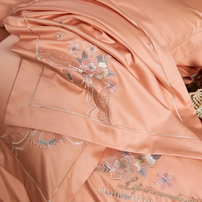 91家纺网 家纺一手货源 找家纺 U品汇 2024新款120支60s双股贡缎长绒棉重工刺绣花纯棉全棉四件套 花澜韵-西柚色