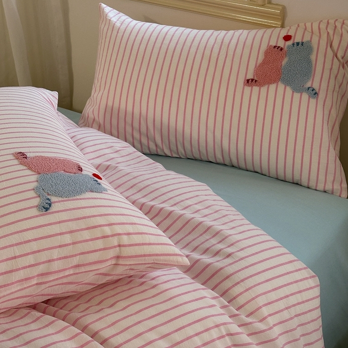 91家纺网 家纺一手货源 找家纺 洋铭区（原狠狠爱） 2024新款色织水洗棉毛巾绣四件套 甜蜜猫